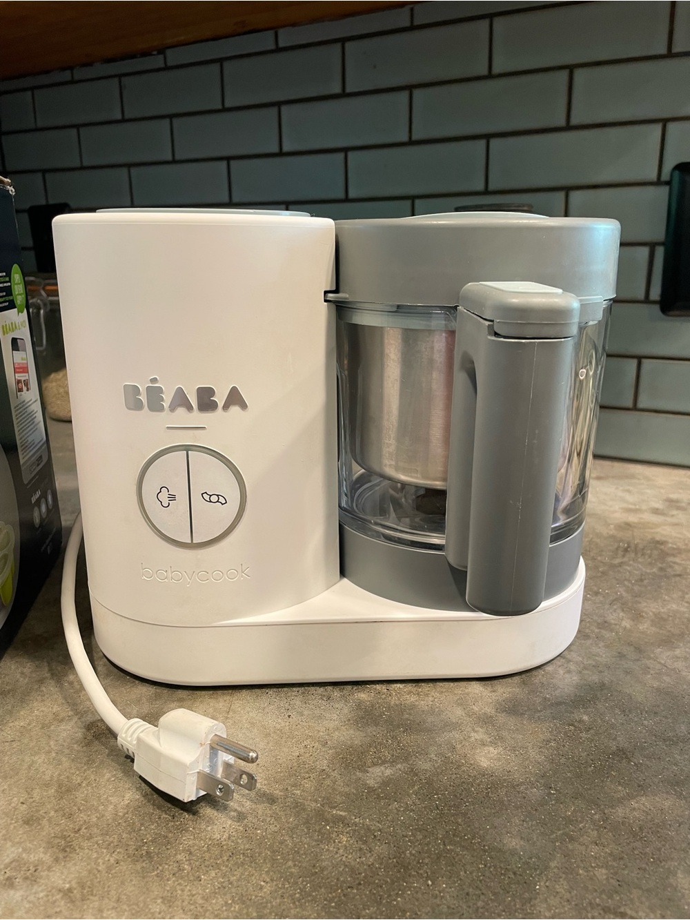 BEABA Babycook Neo Baby Food Steamer and Food Processor. White and Grey